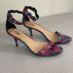 Fioni - scalloped floral 3” heels. Size 8